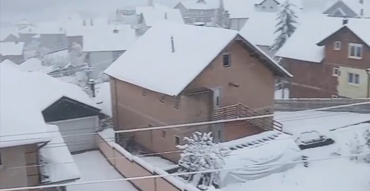 Danas hladno vrijeme sa slabim padavinama, neka sela neprohodna a neka bez struje na Pešteru