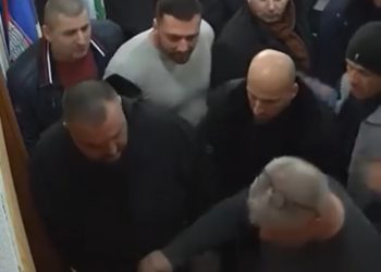 Nakon smene vlasti u Sjenici, građani upali u prostorije opštine kako bi nova većina preuzela rukovođenje