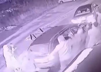 Sulejman Ugljanin sa saradnicima odbranio muškarca kojeg su tukli palicama