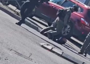 Izraelski cionisti pretukli novinara Anadolu Mustafu Hariufa, IFJ osudio nasilnost nad novinarima