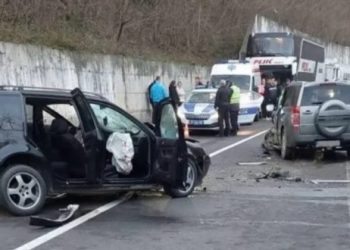Udes na Ibarskoj magistrali, dva putnička automobila