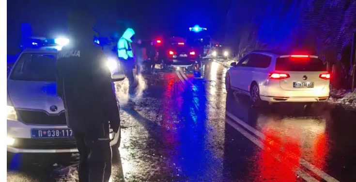 Trudnica podlegla povredama dok se djetetu i ocu bore za život, posljedice sletanja u Ibar