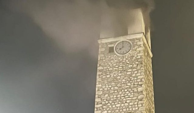 Izbio požar na Sahat kuli Husein pašine džamije u Pljevljima