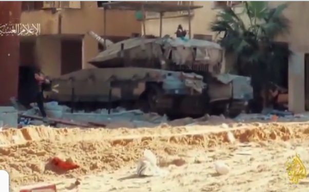 Hrabrost Palestinaca nema granica, prilazi tenku bez imalo straha VIDEO