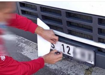 Vlada Kosova ukinula naljepnice za vozila iz Srbije