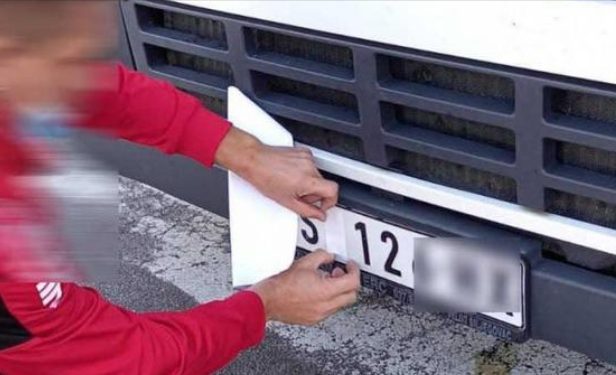 Vlada Kosova ukinula naljepnice za vozila iz Srbije