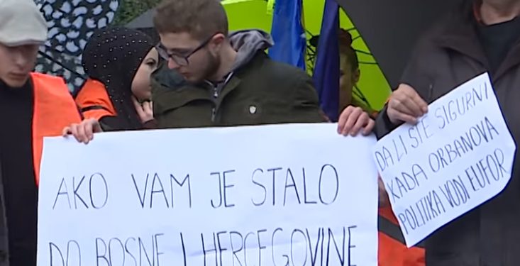 Protest građana protiv neustavnog obilježavanja Dana RS, na skupu u Sarajevu