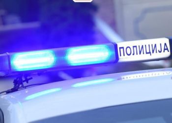 Novorođenče  pronađeno u dvorištu škole, bore mu se za život