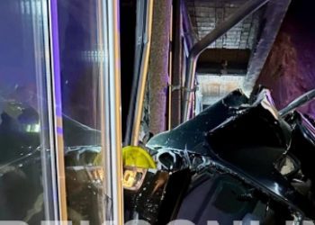 Novi Pazar: U saobraćajnoj nesreći povređene 4 osobe, auto uletjelo u objekat