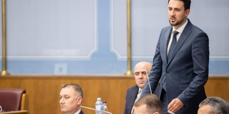 Smailović optužio lokalnu vlast za širenje nacionalizma, na proslavi Božica četničke pjesme