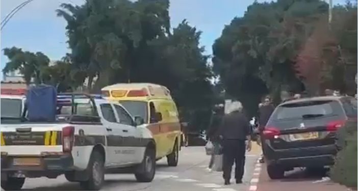 Izrael: Auto uletjelo u ljude a zatim napadač ubadao nožem, 18 povređeno