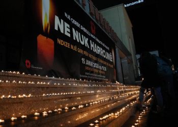 Priština: Svijeće u znak sjećanja na žrtve masakra u Račku