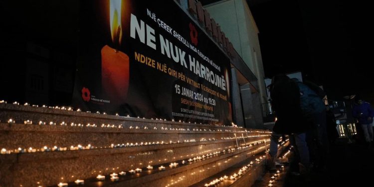 Priština: Svijeće u znak sjećanja na žrtve masakra u Račku