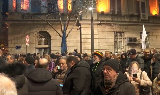 Više hiljada na protestu Srbija protiv nasilja u Beogradu zbog izborne krade