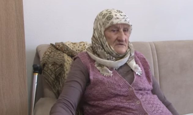 Život Asife ispunjen tradicionalnim vrednostima, sanjala i obrazovanju ali otac to nije odobrio