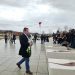 Beogradski advokat, Čedomir Stojković položio je cveće na grob Bljerine Jašari u Prekazu