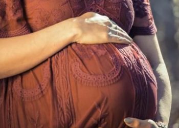 Novi Pazar: Muž pretukao trudnu suprugu pa je bacio na trotoar na očigled prolaznika
