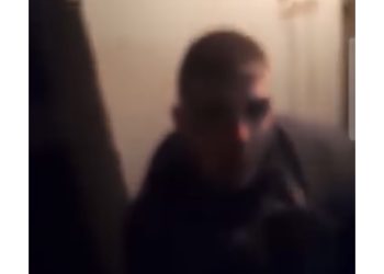 Zatekli lopova u kući pa ga pretukli, vezali ga za stolicu VIDEO