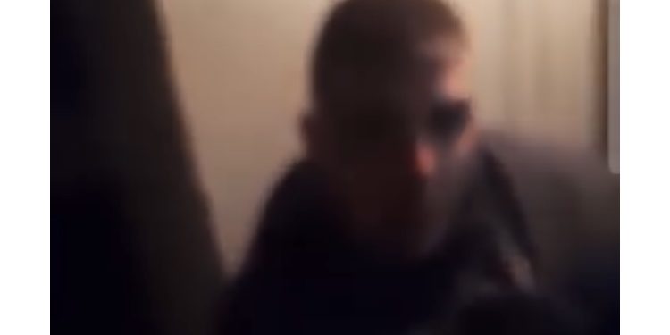 Zatekli lopova u kući pa ga pretukli, vezali ga za stolicu VIDEO