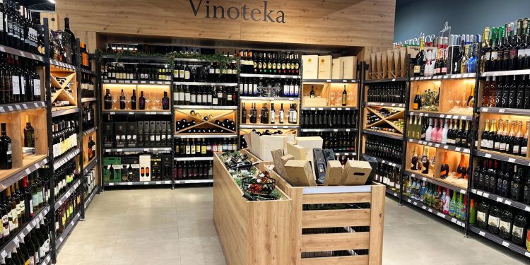 Šta se radi sa arapskim svijetom, prvi put u Saudijskoj Arabiji prodavnica alkohola