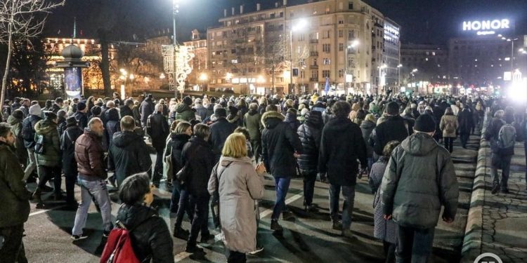 Beograd opet na nogama, protest Srbija protiv nasilja zbog izborne krađe