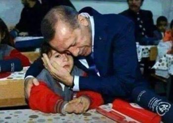 Tužna priča iz Turske, sirotan pozelio da mu Erdogan dođe na roditeljski i ispunjena mu želja