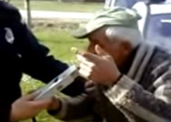 Najluđi video alko-testa, stari deda nasmijao celi region
