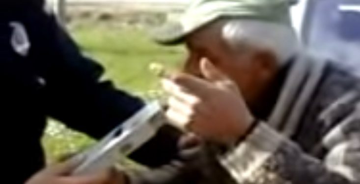 Najluđi video alko-testa, stari deda nasmijao celi region