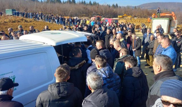 Tragedija u Sarajevu, obavljena dženaza tragično stradalom Farisu na mezarju Vlakovo