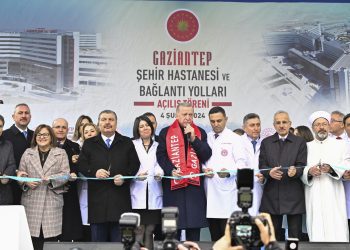 Godišnica zemljotresa u Turskoj, otvorena bolnica i uručeni ključevi od novih stanova