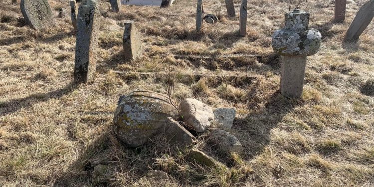 Republički zavod za zaštitu kulture utvrdio devastaciju nadgrobnih spomenika na Gazilaru