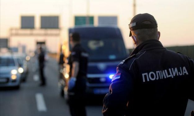 Tutinac A.M. uhapšen kod Preševa na autoputu, u autu 5 migranata otkriveno