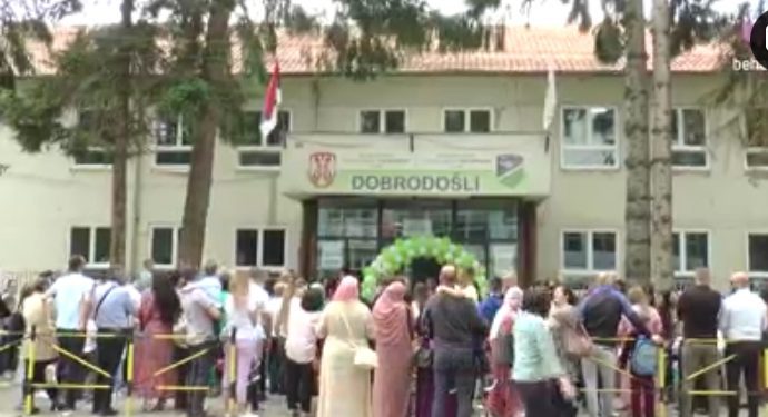 Objavljen novi pravilnik o ocenjivanju- vladanje utiče na uspjeh a pismeni se može poništiti