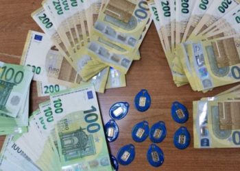 Velika zaplena zlata i novca kod putnika, preko 40.000 eura u džepu jakne