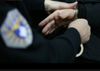Burna noć na sjeveru Kosova: Tuča, zaplena oružja i napad na policiju