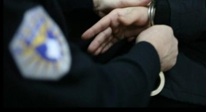 Burna noć na sjeveru Kosova: Tuča, zaplena oružja i napad na policiju
