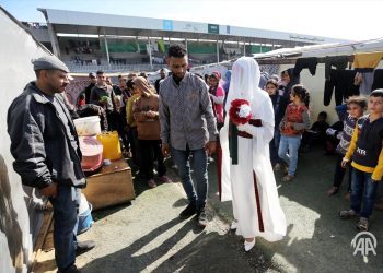 U toku velikih napada agresora na Gazu, mladi se žene i udaju u kampovima