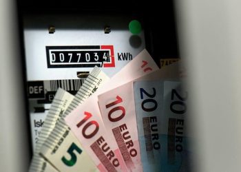 Od danas moguće plaćanje struje na šalterima EPS-a, računi ogromni a narod zbunjen