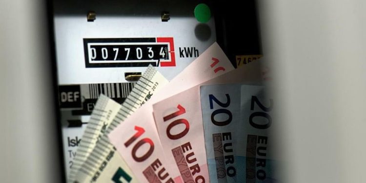 Od danas moguće plaćanje struje na šalterima EPS-a, računi ogromni a narod zbunjen