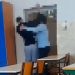 Tuča nastavnika i učenika u učionici, nastavnik završio na pod VIDEO