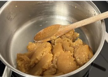 Tradicionalni kolač Halva, uglavnom se sprema uoči mubarek noći. Kako se sprema
