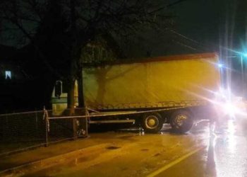 Petogodišnjek dječaka usmrtio otac, u dvorištu porodične kuće ga pregazio kamion