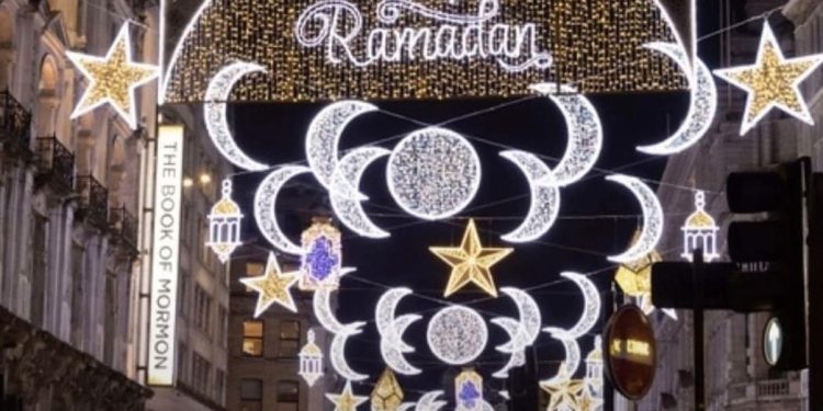 Frankfurt okitio ulice u susret Ramazanu, rasvjeta kao za novogodišnje praznike