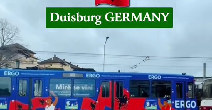 Albanska zastava krasi autobuse gradskog prevoza u Njemačkoj