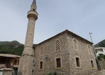 Pjevačica Sandra Afrika donirala novac Derviš Hasanovoj džamiji, ne gledam ko je koje vjere