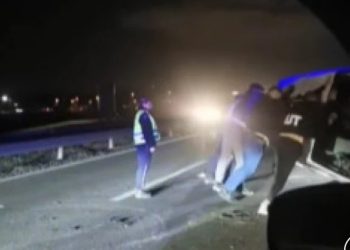 Na muci se poznaju junaci, Asmir Kolašinac pritrčao u pomoć prevrnutom autu nakon saobraćajne nesreće