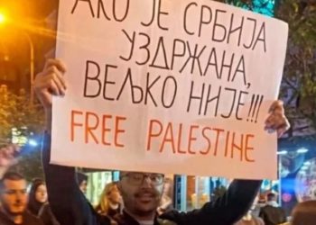 Raković morao da napusti Srbiju nakon napada na njega zbog transparenta podrške  Palestini