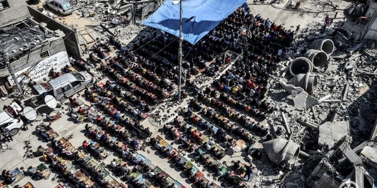 Ovaj narod se neda pokoriti, uprkos stalnim napadima obavili džumu namaz u Gazi