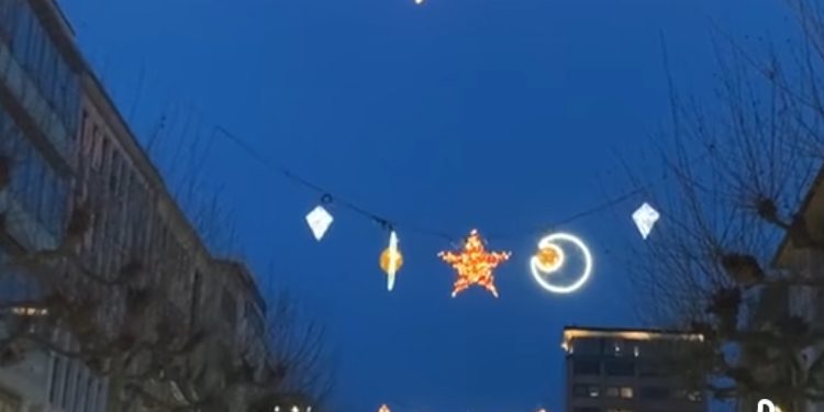 Stotine ljudi na trgu u Frankfurtu odbrojava doček Ramazana VIDEO