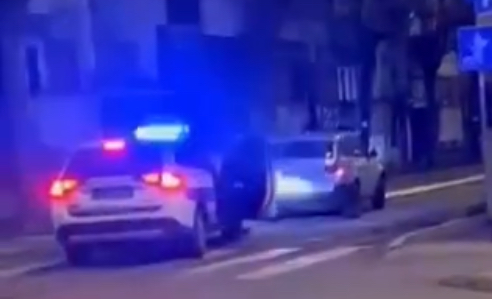 Filmska scena na ulicama Pazara, bježao policiji džipom pa izašao iz auta i nastavio trčati